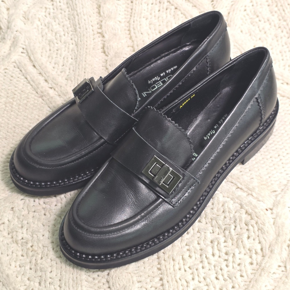 Napoleoniโ Loafers Black Italian Leather Turn Buckle Womens 38 7-7.5 Excellent